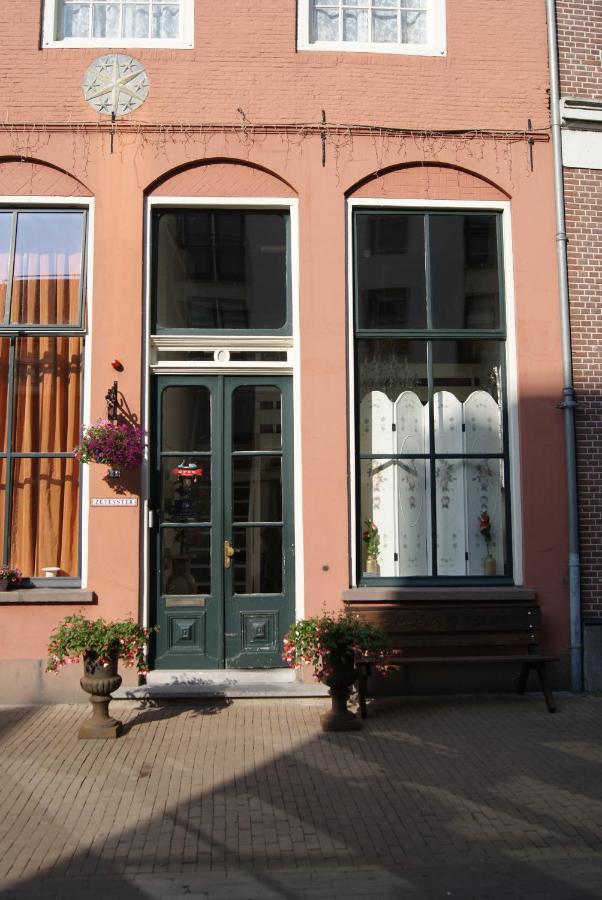 Bed and Breakfast De Zevenster "Gevestigd Aan De Winkelstraat" Кампен Экстерьер фото
