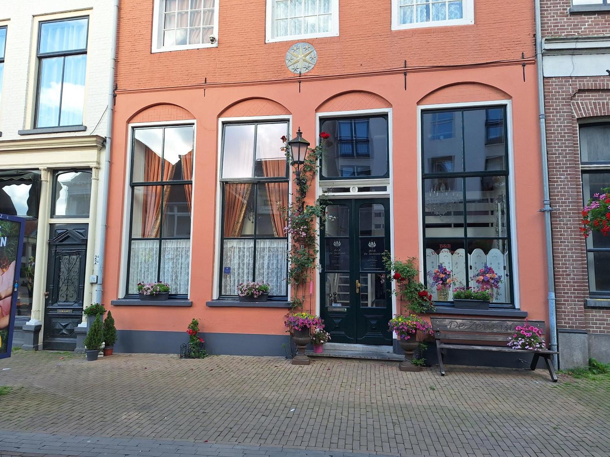 Bed and Breakfast De Zevenster "Gevestigd Aan De Winkelstraat" Кампен Экстерьер фото